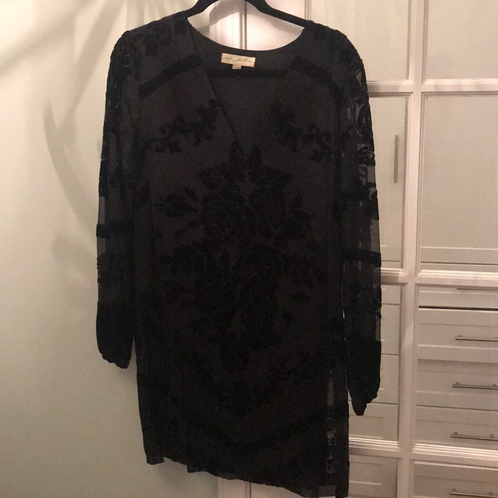 Black velvet detailed dress